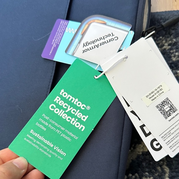 NWT tomtoc Defender-A13 Laptop Sleeve for 16 inch MacBook Pro - Picture 3 of 10